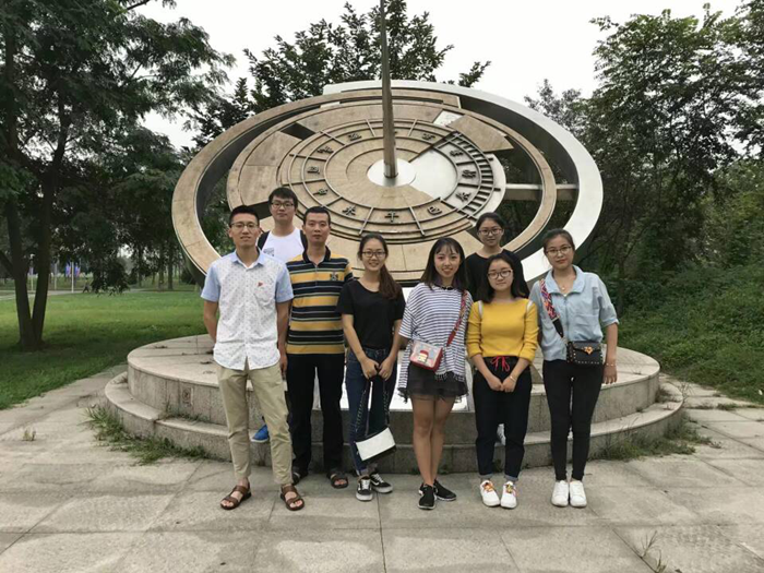 在電子科技大學(xué)參加答辯的兩個全國二等獎團(tuán)隊(duì)成員