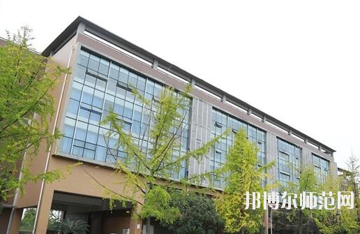 郫縣友愛職業(yè)技術(shù)幼兒師范學(xué)校2018年報(bào)名條件、招生對(duì)象