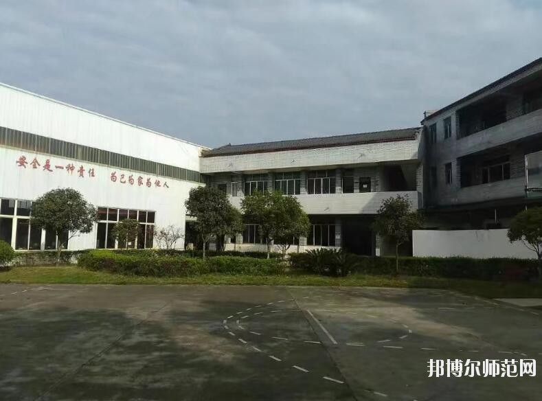 成都莊園機(jī)電職業(yè)技術(shù)幼兒師范學(xué)校2018年報(bào)名條件、招生對(duì)象
