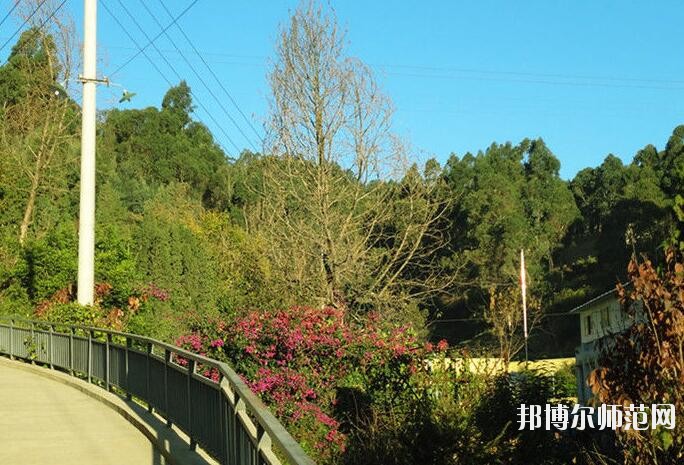 昆明電機(jī)技工幼兒師范學(xué)校2018年報(bào)名條件、招生對(duì)象