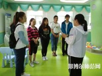 蘭州2020年中專幼師學(xué)?？梢钥即髮? /><b>蘭州2020年中專幼師學(xué)?？梢钥即髮?/b><span>2020-02-11 17:00</span><p>對于中專幼師學(xué)校怎么考大專這個問題，相信選擇幼師專業(yè)的小伙伴們都是想拿到一個更高的文憑，這樣也是非常有利于以后的就業(yè)，以</p></a></li>
            <li><a href=