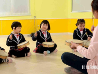 宜昌2021年幼師學(xué)校中專升大?？际裁? /><b>宜昌2021年幼師學(xué)校中專升大?？际裁?/b><span>2020-10-30 15:32</span><p>幼師專業(yè)在近年來飛速發(fā)展，雖然人才緊缺，但由于家長對孩子的重視，社會對幼兒教師專業(yè)越來越嚴格，無論是專業(yè)知識還是學(xué)歷，都</p></a></li>
            <li><a href=