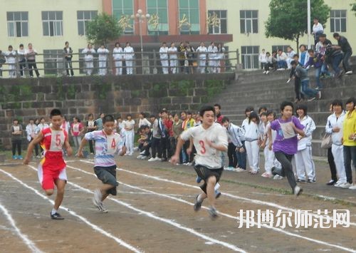 眉山2021年幼師學(xué)校中專升大?？际裁? width=