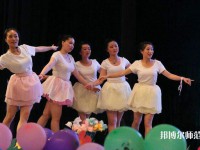 廣東2022年幼師學(xué)校中專升大?？际裁? /><b>廣東2022年幼師學(xué)校中專升大專考什么</b><span>2022-02-18 13:52</span><p>國(guó)家和家庭高度重視學(xué)前教師的培訓(xùn)?，F(xiàn)在所有主要的幼兒園和教育機(jī)構(gòu)都在改善學(xué)前教師的待遇。幼兒教師的工資和福利待遇也很好，</p></a></li>
            <li><a href=
